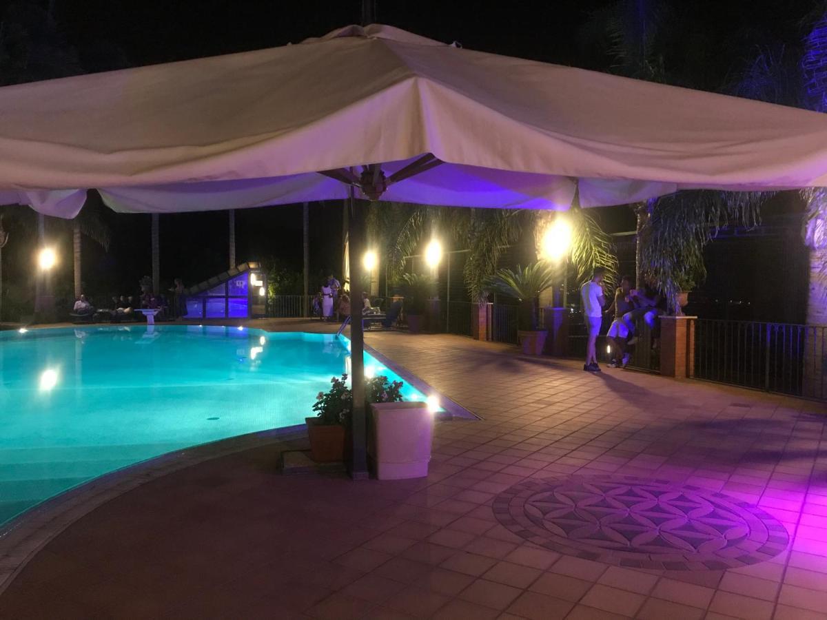 Villa Grandiosa Fc Aci Catena Extérieur photo