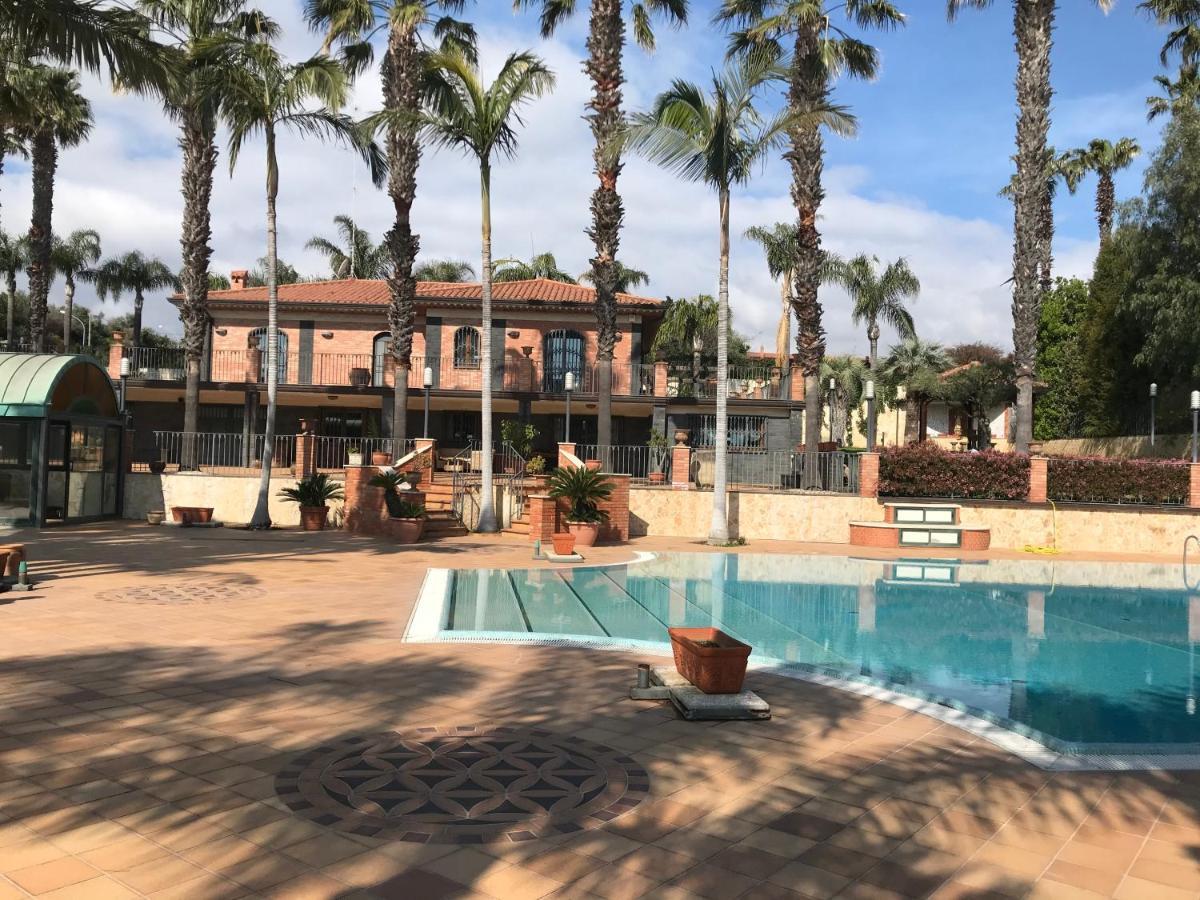 Villa Grandiosa Fc Aci Catena Extérieur photo