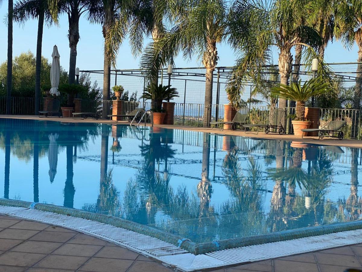 Villa Grandiosa Fc Aci Catena Extérieur photo