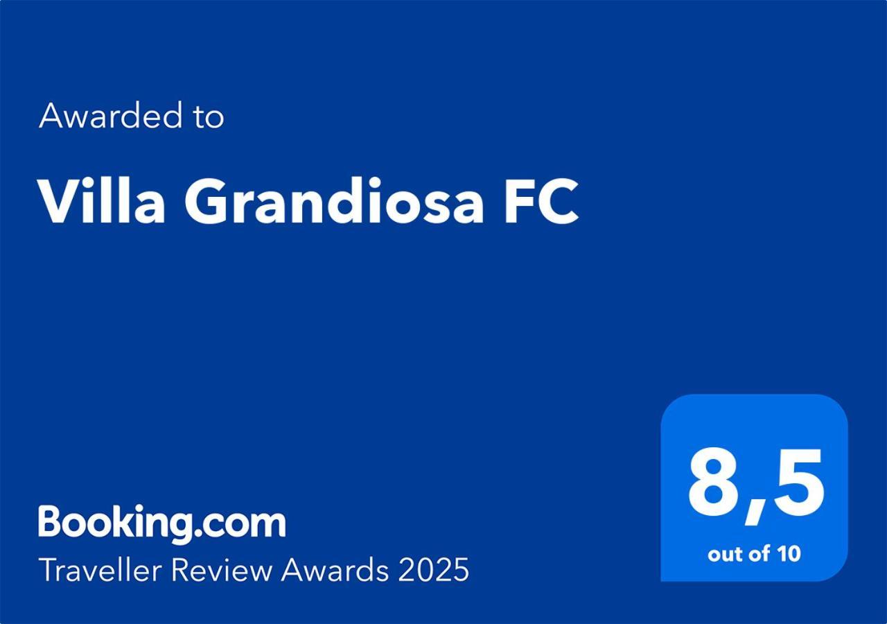 Villa Grandiosa Fc Aci Catena Extérieur photo